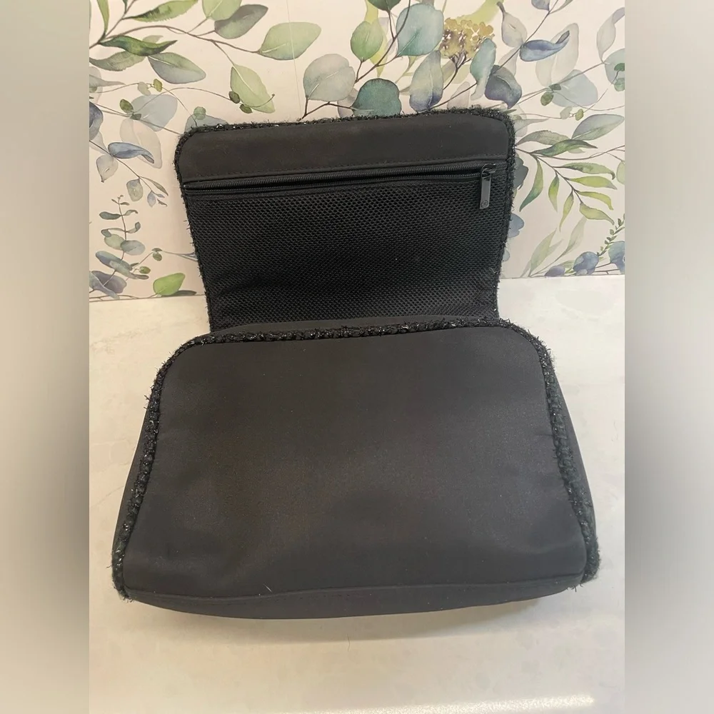 Beautiful Chanel Perfumes Black Makeup Bag/ Traveling Case - Picture 2 of 8